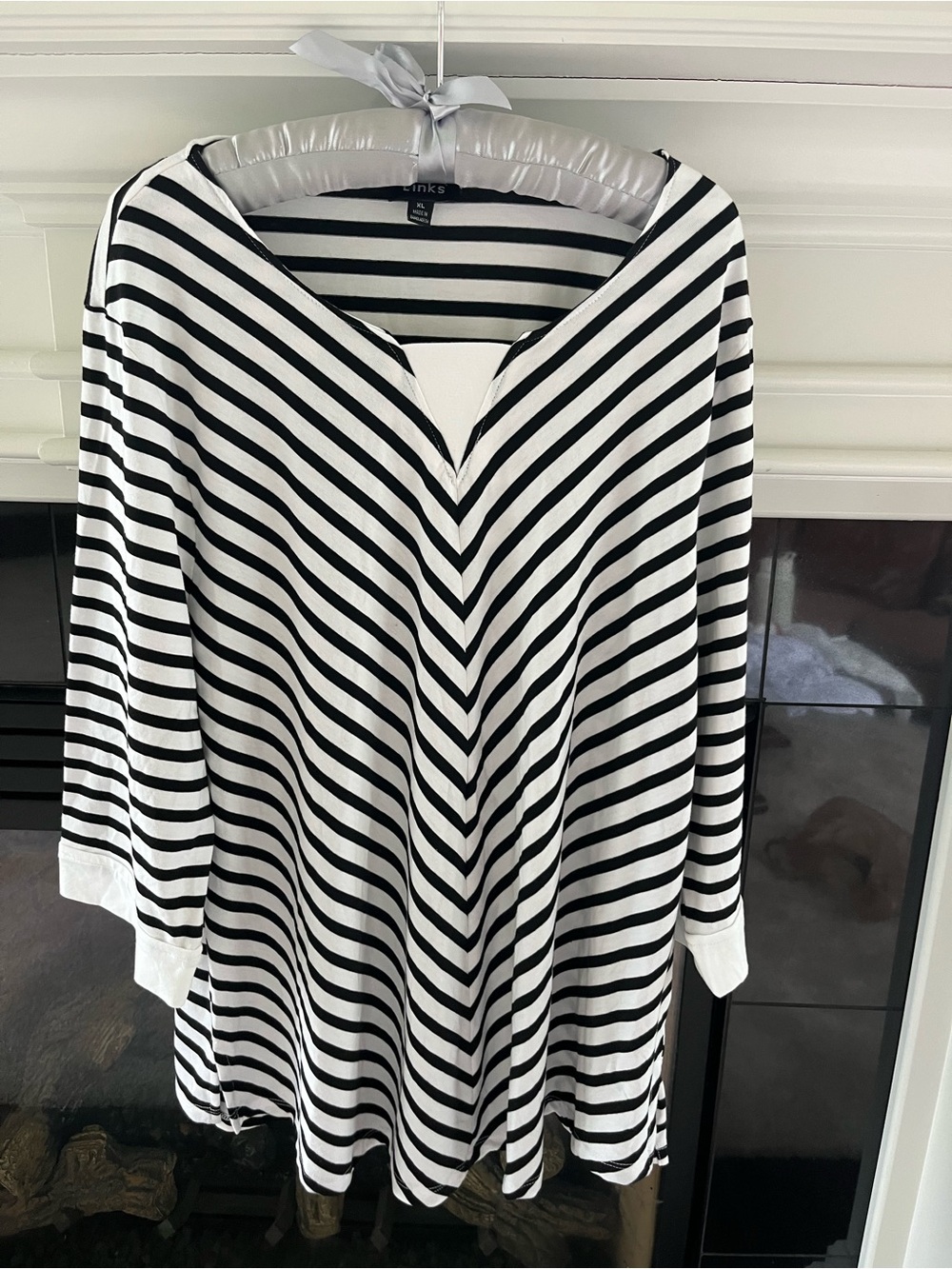 Women's Black & White Striped V-Notch Tunic Top. Brand New XL by Links